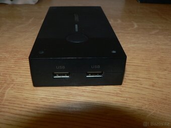 Přepínač VGA + 2 x USB 2.0 Ugreen 30357 KVM - 3