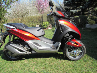 Prodám skútr Piaggio MP3 300 LT, řidičák B, jen 14 tis. km - 3