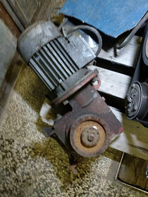 El. motor s převodovkou - prodám - 3