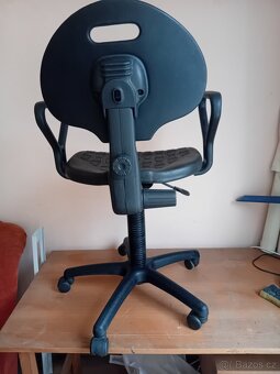 Pracovni židle na kolečkách - 3