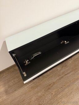 Skříňka pod Tv - 3