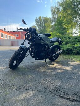 Kawasaki GPZ 750 _ café racer - 3