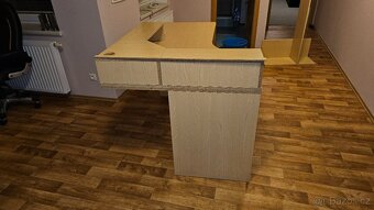 Prodám rohový psací stůl - 3