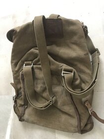 starý batoh 52cm x 42cm asi usárna nevim - 3