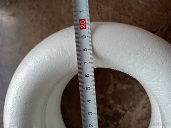 Prodám 5 ks polystyrenových venečků. - 3