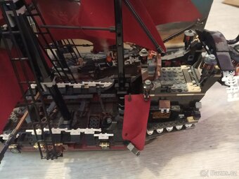 LEGO Piráti z Karibiku 4195 Pomsta královny Anny - 3