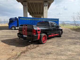 Dodge Ram SRT 10 - 3
