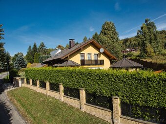 Prodej rodinného domu 280m2, vyhřívaný bazén, pozemek 1054m2 - 3
