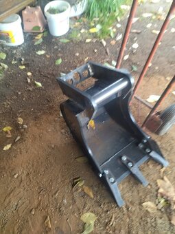 příslušenství k bagrům,trny,prosívací lžíce,hrábě - 3