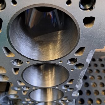 Volvo motor D5 - opravený blok motoru se zárukou - 3