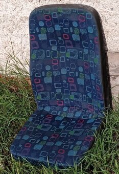 SEDAČKY Z AUTOBUSU - 3