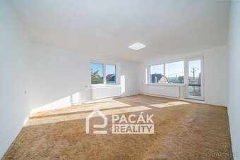 Prodej zajímavě architektonicky řešeného rodinného domu v Tl - 3