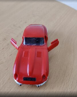 Retro umělohmotné autíčko KDN Jaguar [ECHELLE 1/43] - 3