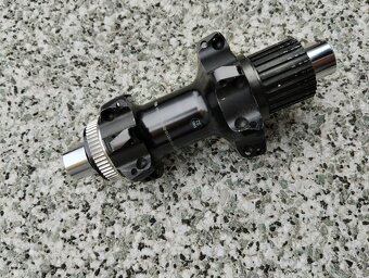 NÁBOJ ZADNÍ SHIMANO XT - 3