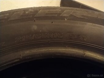 Pneu 215/65/16 - 3