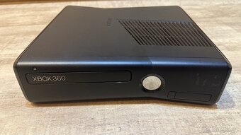 Xbox 360 S - 3