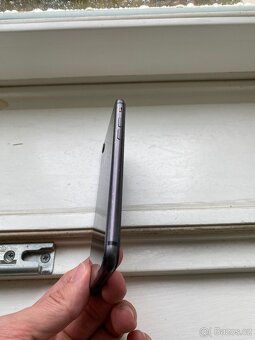 iPhone 8 64GB, černý - 3