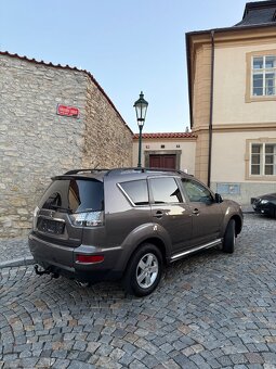 Mitsubishi Outlander 2.3DI-D 4x4 ČR 130kw Kůže Tažné Navi - 3