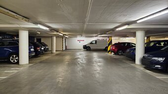 Pronájem garážového stání přímo u metra Vysočanská - 3