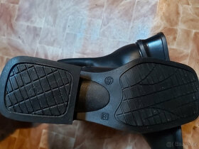 Prodám nové zimní kozačky BAŤA vel. 37 viz reálné foto. - 3