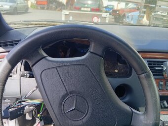 Mercedes E280 díly LEVNĚ - 3
