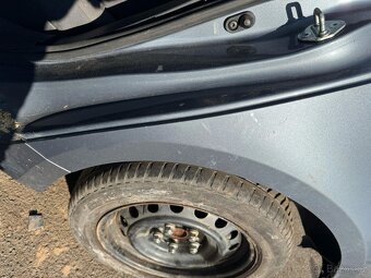 Levý zadní bok Corolla Hybrid 2021 - 3