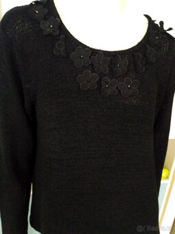 Svetr s ozdobným výstřihem - 3