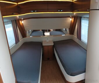 Karavan Hobby 495 UL Premium. Max. výbava - 3