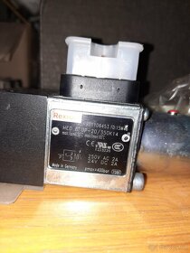Predám hydraulické rozvádeče a šupatka - 3