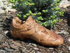 Dekorace nejen do zahrady - kopačka fotbal, bota,umělý kámen - 3