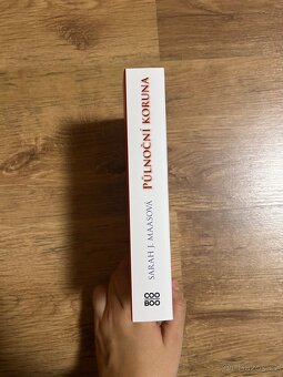 Půlnoční koruna: Sarah J. Maas - 3