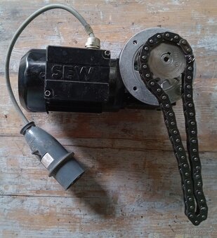 Elektromotor s převodovkou SEW - 3