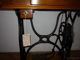 Starožitný lodičkový šicí stroj - KLENOTY S VŮNÍ OLEJE - 3