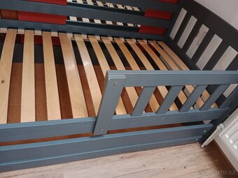 Dětská dřevěná postýlka s úložným prostorem - 3