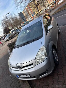 Toyota Corolla Verso - 3