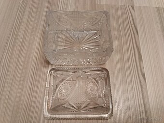 Skleněná broušená dóza - 3