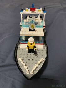 Lego town policejni hlidkova lod - 3