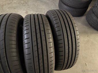 prodám letní pneumatiky 195/65/15 Vredestein a Dunlop sada - 3