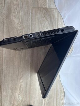 Funkční notebook HP s grafikou ATI - 3