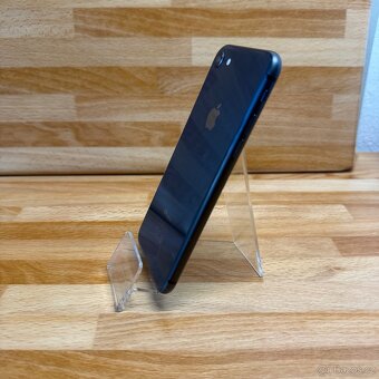 iPhone 8 256GB, černý (12 měsíců záruka) - 3