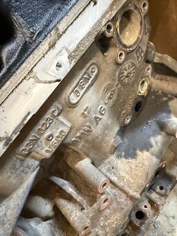 Motor Škoda Superb 3 2.0 tdi 110kw - 3