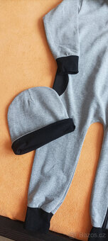 Teplákový dětský overal s kapucí - 3