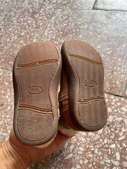 Dívčí zimní boty značky UGG - 3