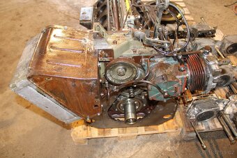 Tatra v12 biturbo motor - 3