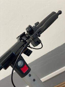 ZCELA NOVÁ elektrokoloběžka MOMODESIGN EVO 9 – 400 W, 25 km/ - 3