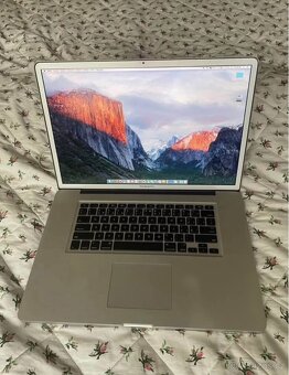MacBook Pro 17" 2010 i7 / 16GB - 3