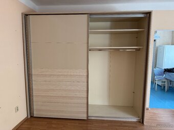 Šatní skříň - 3