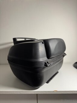 Univerzální motocyklový kufr s plotnou + 2 klíče - 3