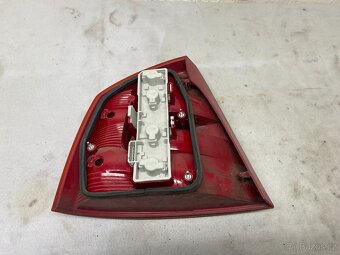 ŠKODA OCTAVIA 2 2004-2008 - PRAVÉ ZADNÍ SVĚTLO - 3