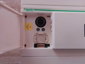 napájecí zdroj 24V QT20.241 ; regulátor LKS32MC0361 - 3